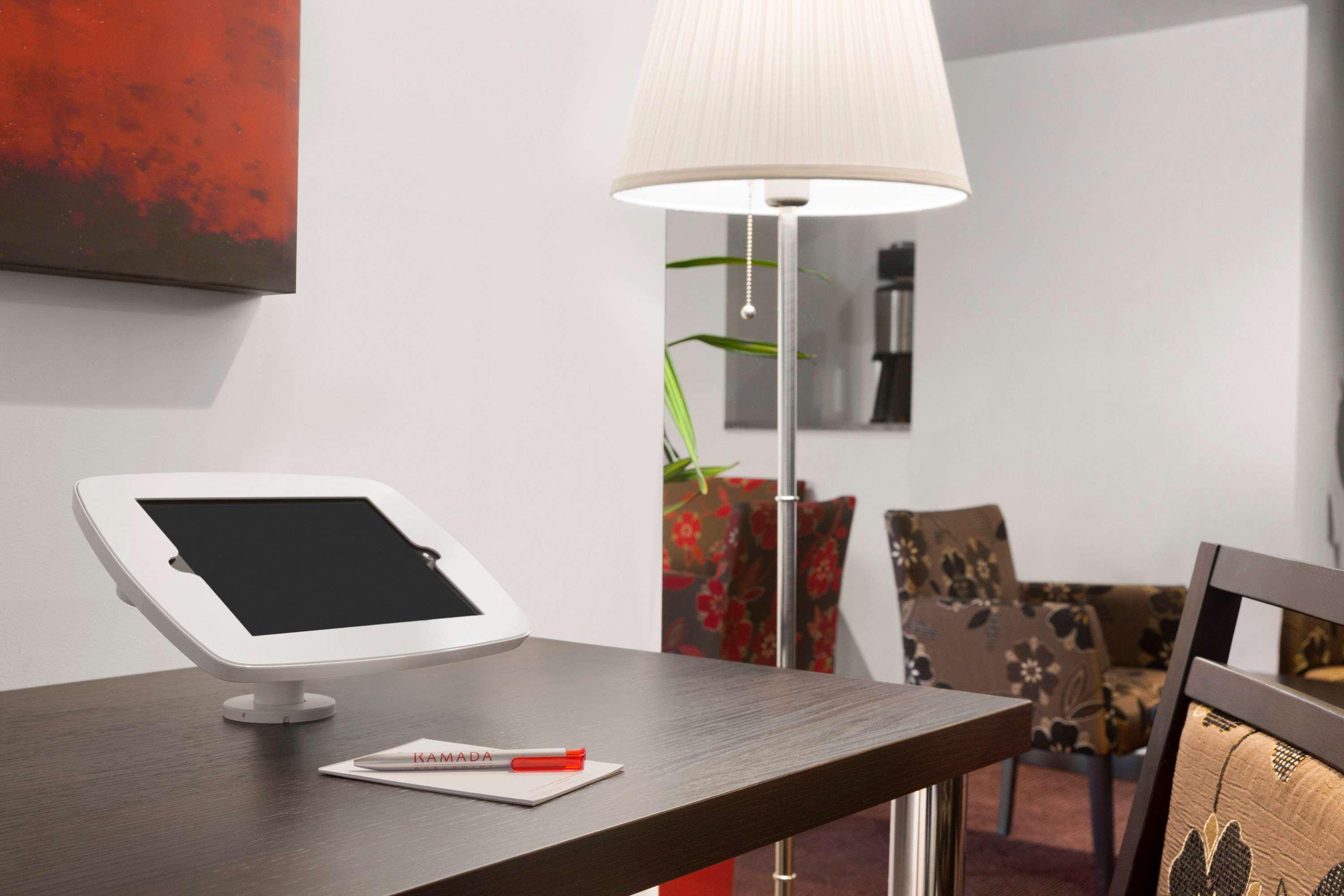 Ramada Milton Keynes Ξενοδοχείο Εξωτερικό φωτογραφία