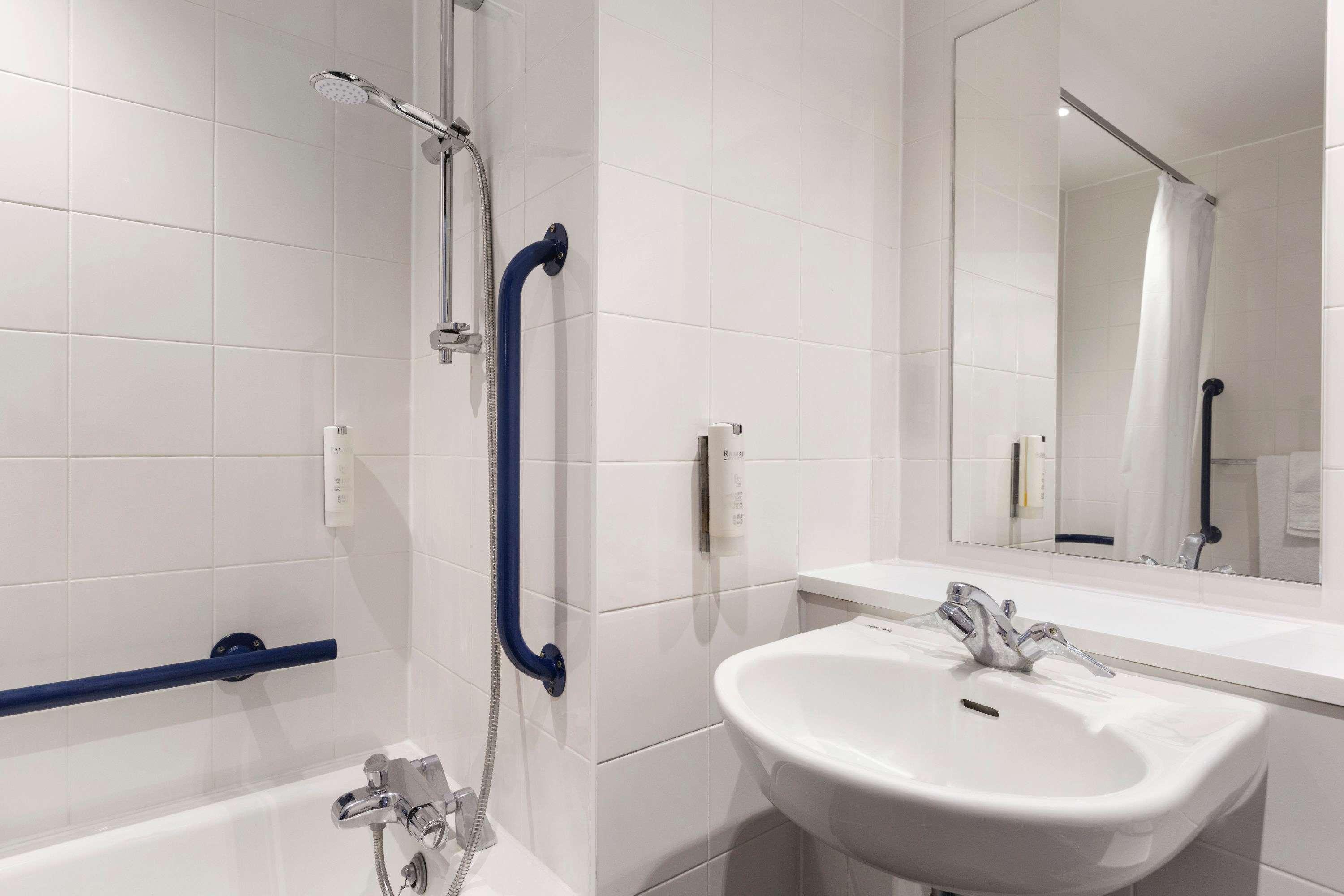 Ramada Milton Keynes Ξενοδοχείο Εξωτερικό φωτογραφία