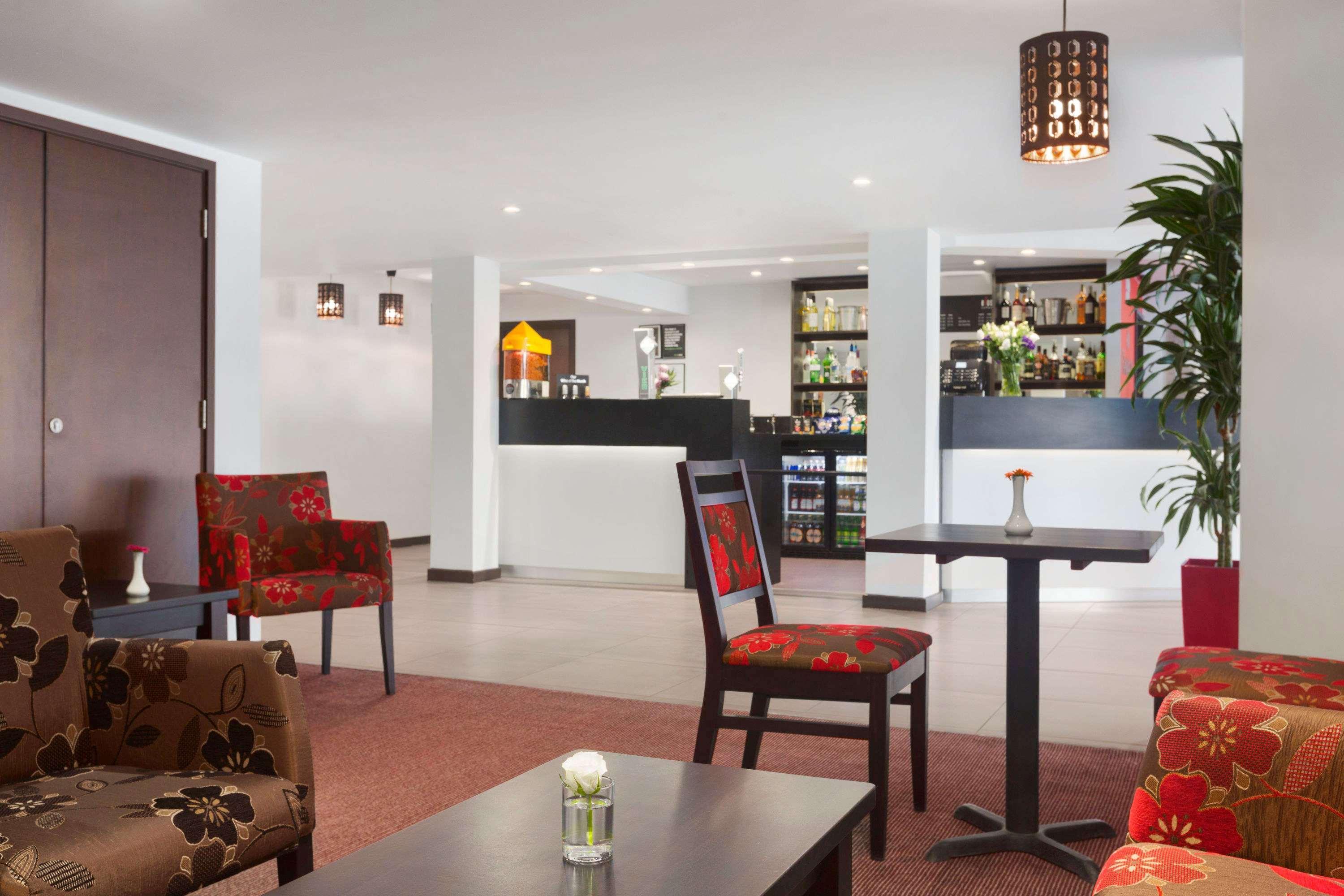 Ramada Milton Keynes Ξενοδοχείο Εξωτερικό φωτογραφία