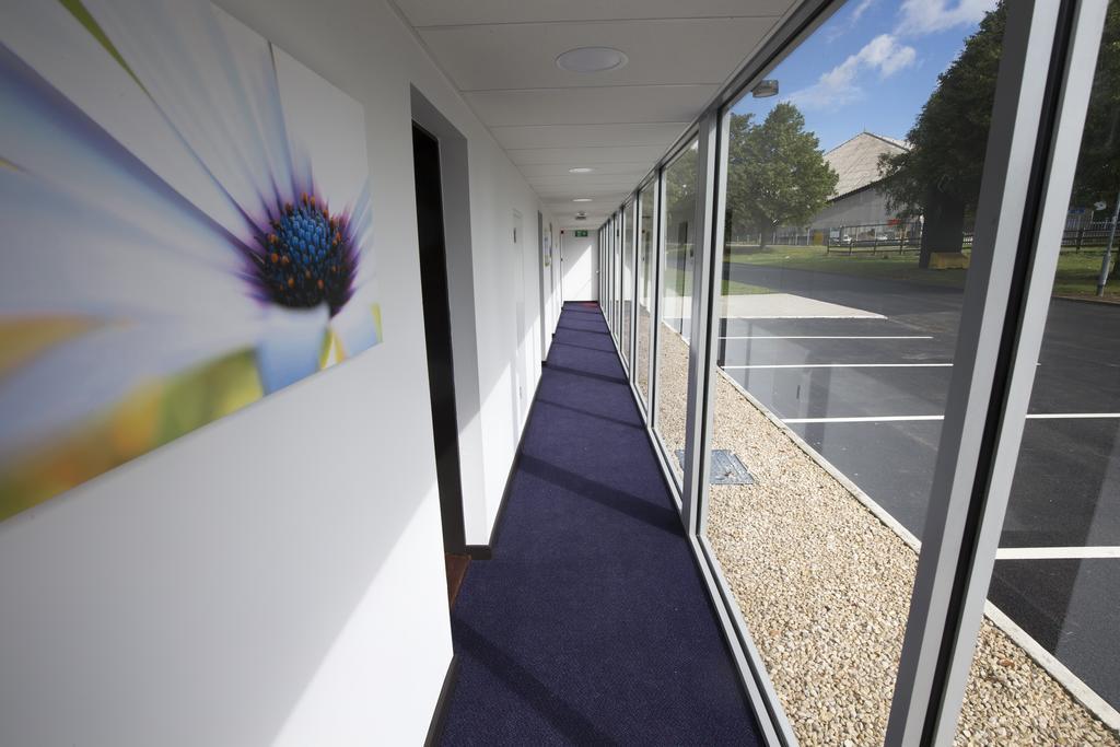 Ramada Milton Keynes Ξενοδοχείο Εξωτερικό φωτογραφία