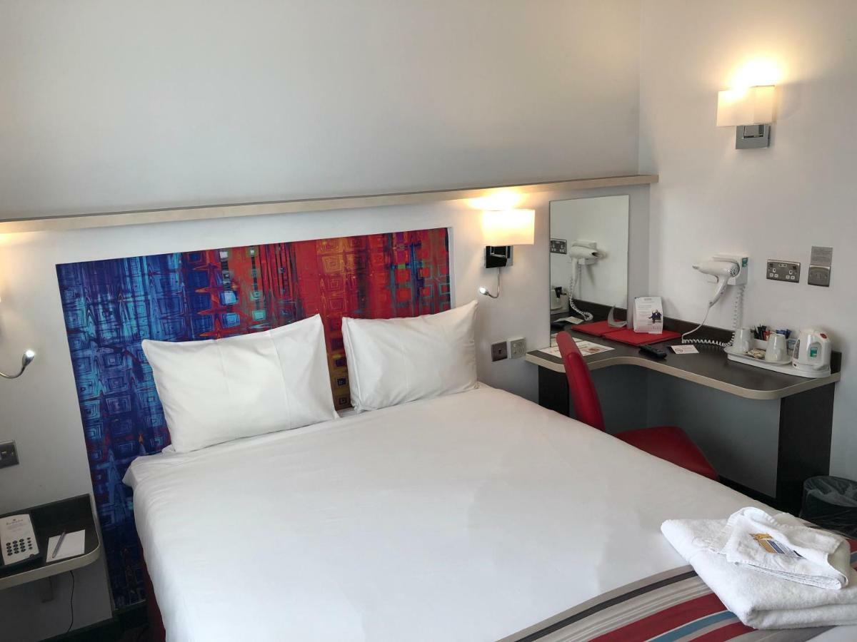 Ramada Milton Keynes Ξενοδοχείο Εξωτερικό φωτογραφία